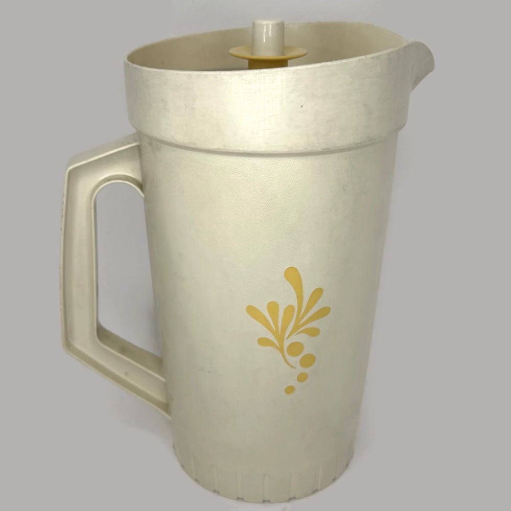 Vintage Tupperware Pitcher 800-13 Almond Harvest Gold Push Button Lid 2 Quarts